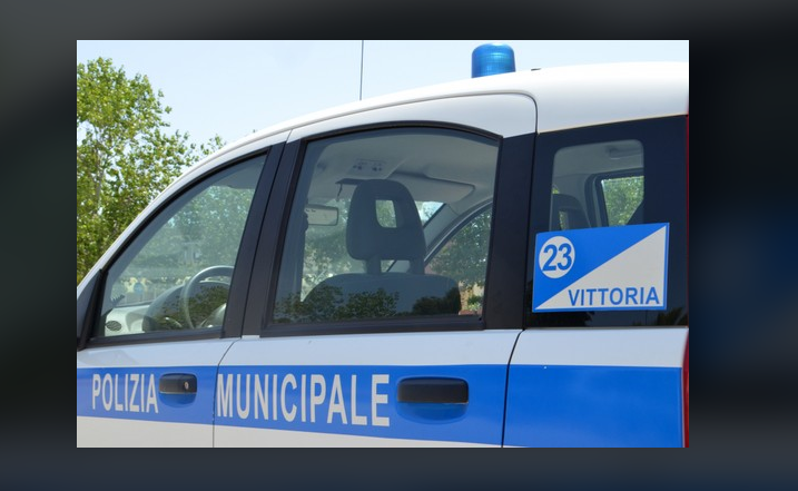 Ordinanza di sgombero in negozio di Piazza Dante a Vittoria: una storia vecchia 19 anni