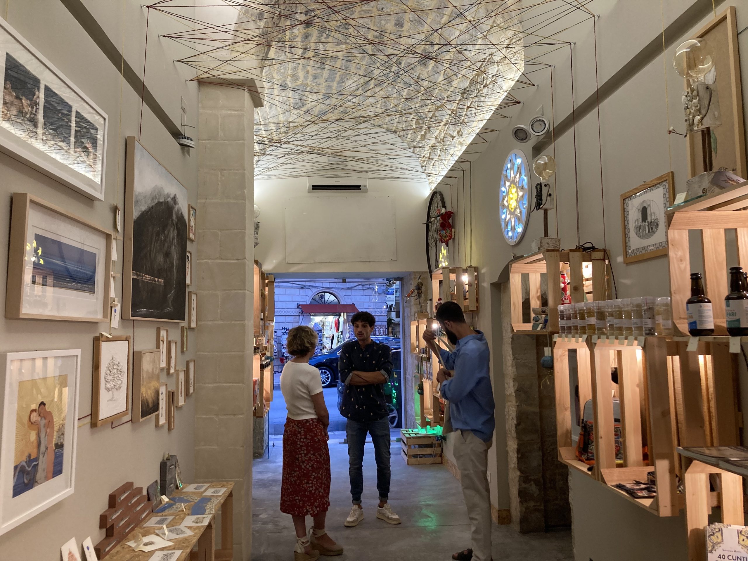 Modica, in un buco è nato “Radica concept store”, la scommessa vincente di tre giovani