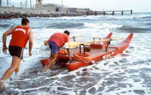 Turista straniera rischia di annegare nel mare di Sampieri, tratta in salvo da tre bagnini