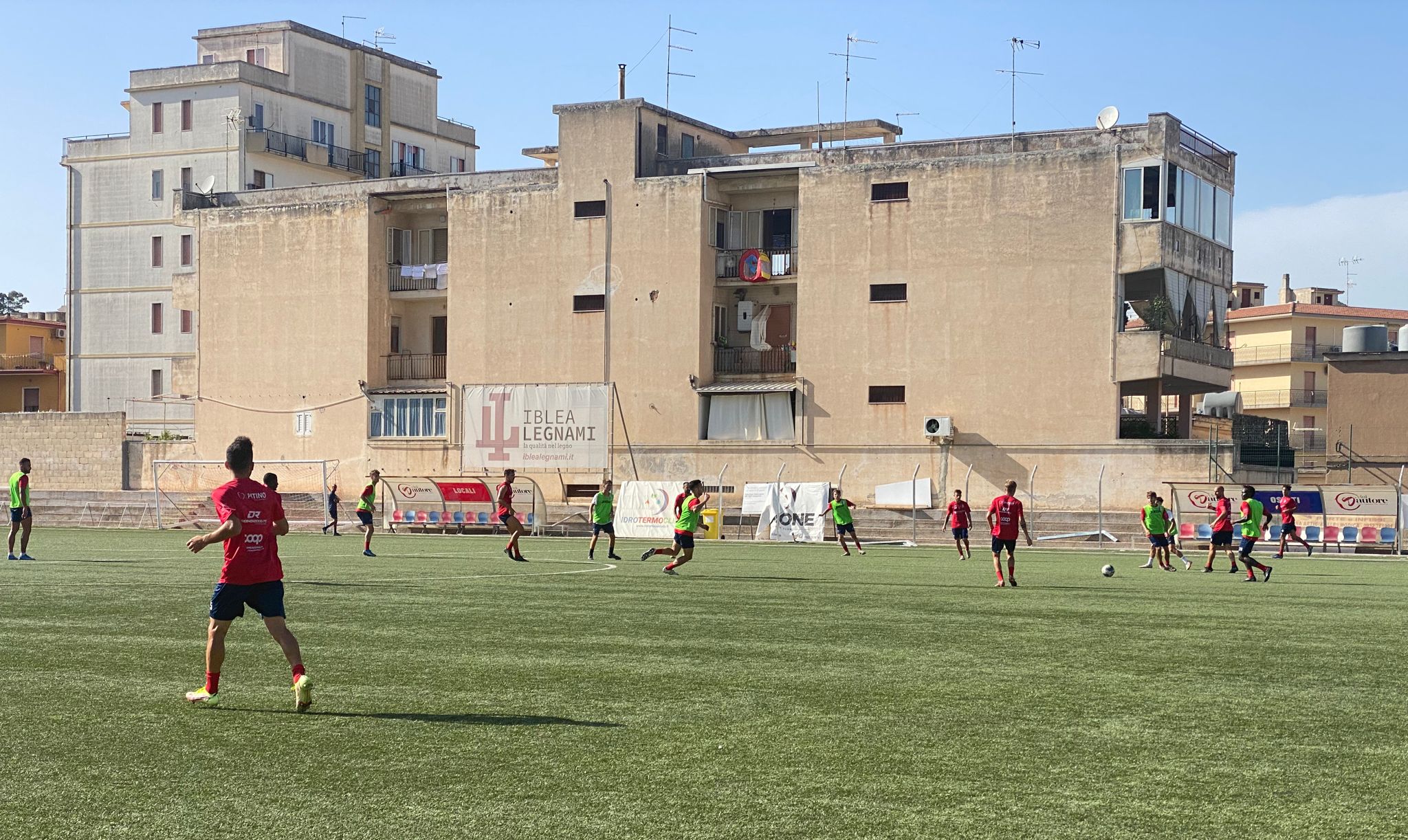 Modica Calcio al completo per la sfida alla Nebros, Betta: “Squadra che sarà protagonista in campionato”