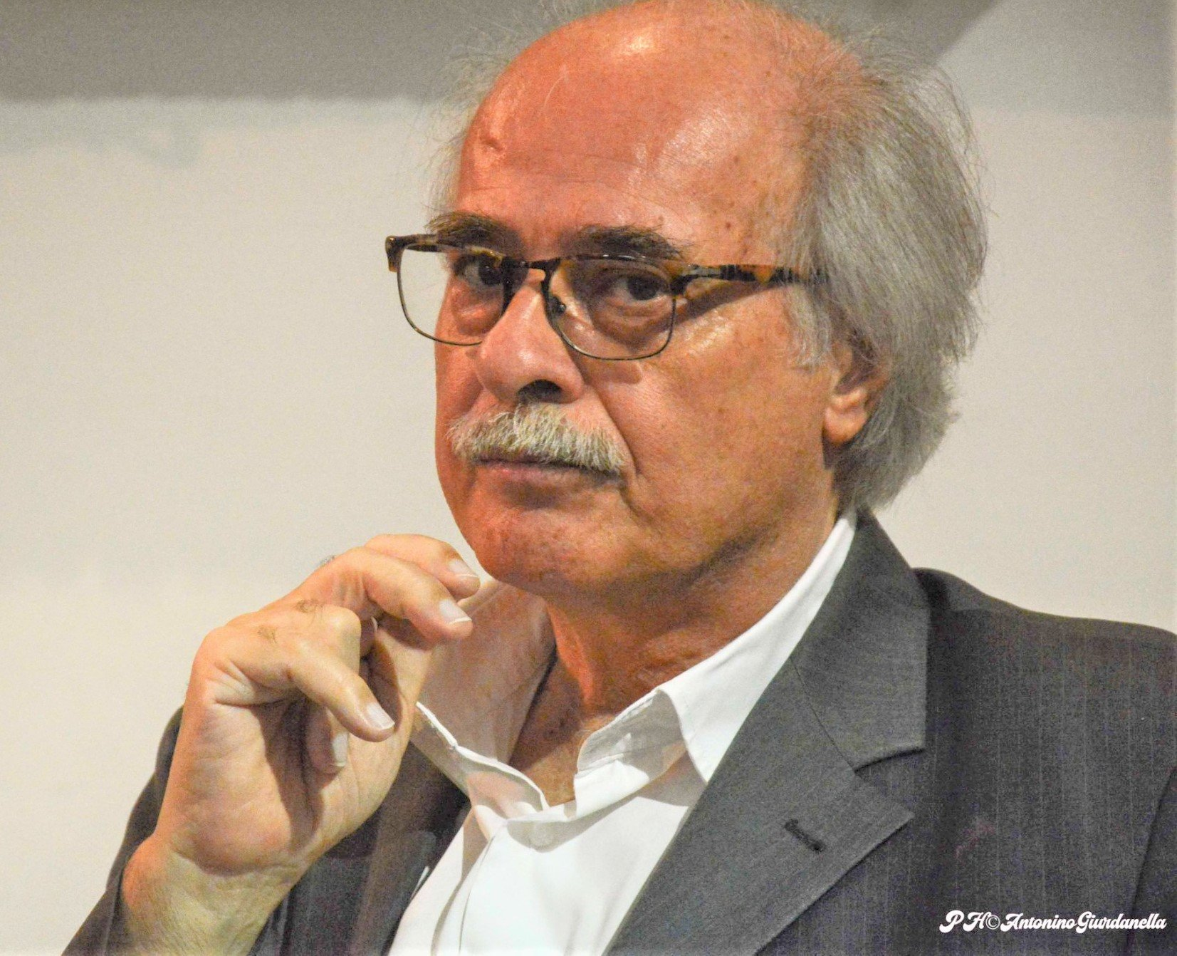 Acate, il Circolo di Conversazione, sabato 7 gennaio,  ospita Domenico Pisana