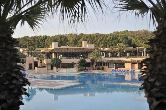 ‘Sauvons Kamarina’: parte dal Belgio l’iniziativa per salvare il Club Med alla sua ultima stagione mentre il territorio subisce in silenzio