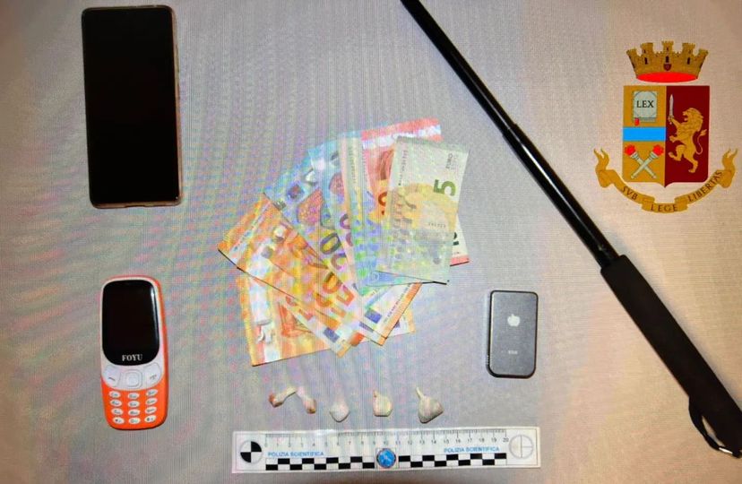 Vittoria: scoperto e  denunciato un pusher della droga. Alla vista della Polizia era fuggito con il suo scooter