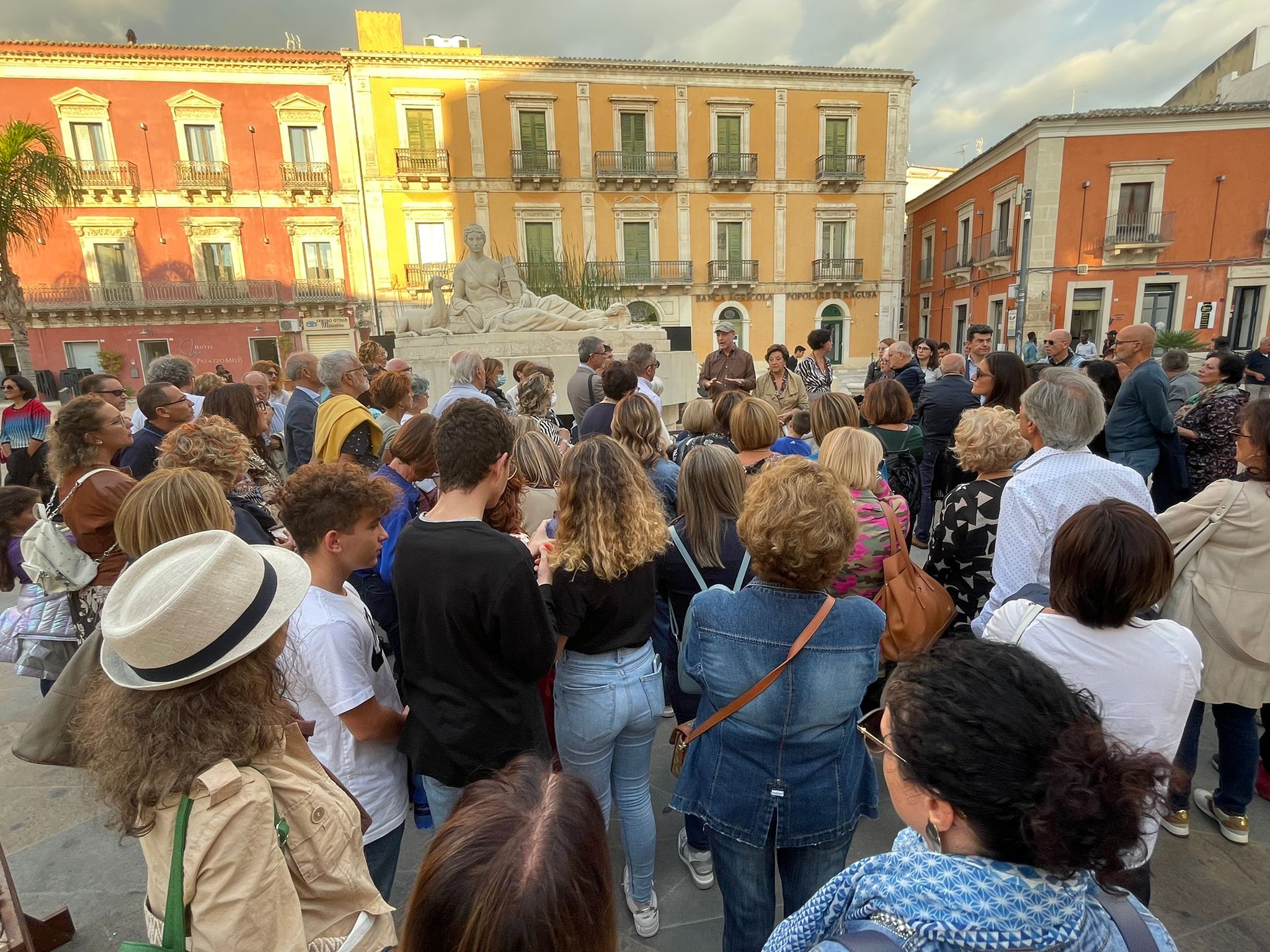 Grande successo per la “passeggiata tra i beni patrimoniali” del centro storico di Comiso
