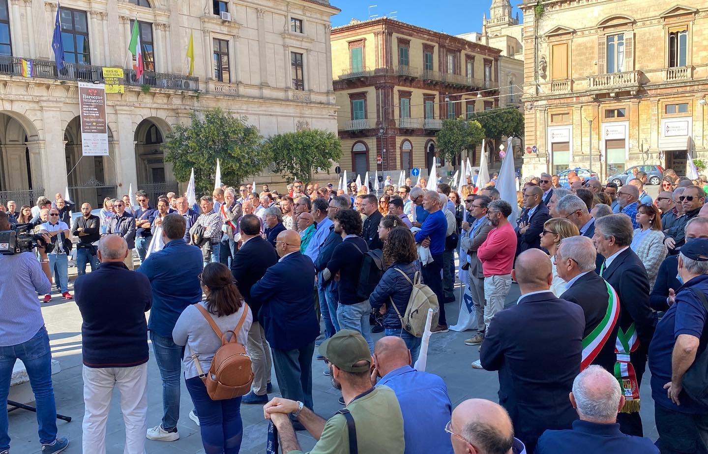 In piazza oggi a Ragusa contro il “caro bollette”: il territorio ibleo si mobilita per evitare il tracollo