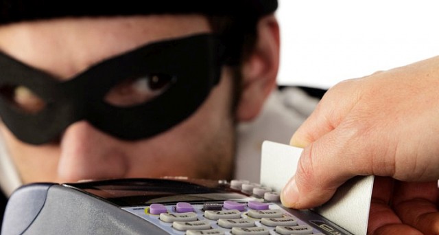 Scoglitti: Furto e utilizzo improprio di carte di credito, denunciato un quarantaquattrenne