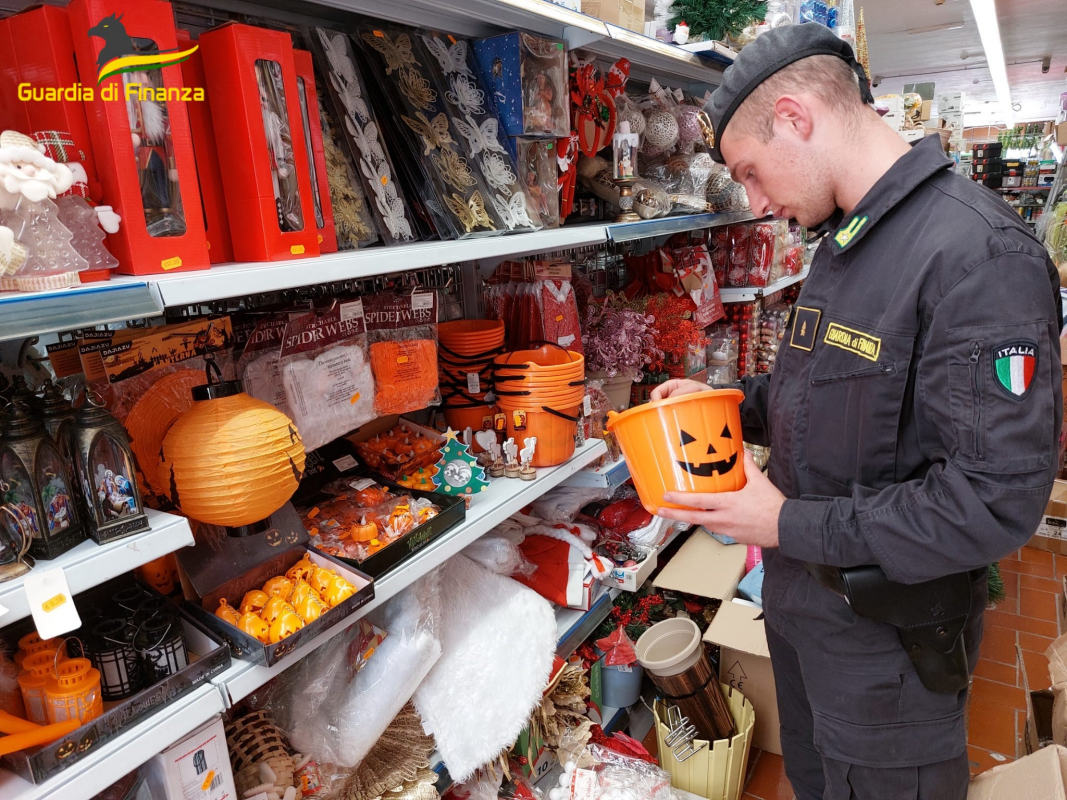 Halloween sicuro: la Guardia di Finanza sequestra a Scicli migliaia di giochi contraffatti