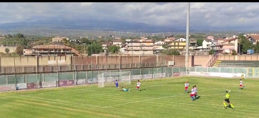 E’ un Ragusa da trasferta, dopo Marigliano gli azzurri passano anche a Paternò con Randis e Grasso