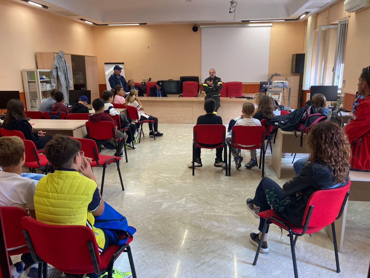 Studenti della Quasimodo di Ragusa in visita al Comando provinciale dei Vigili del Fuoco