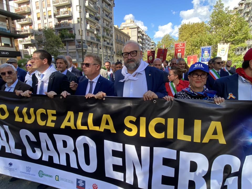 Anche una delegazione ragusana a Palermo contro il caro bollette: critiche alla Meloni