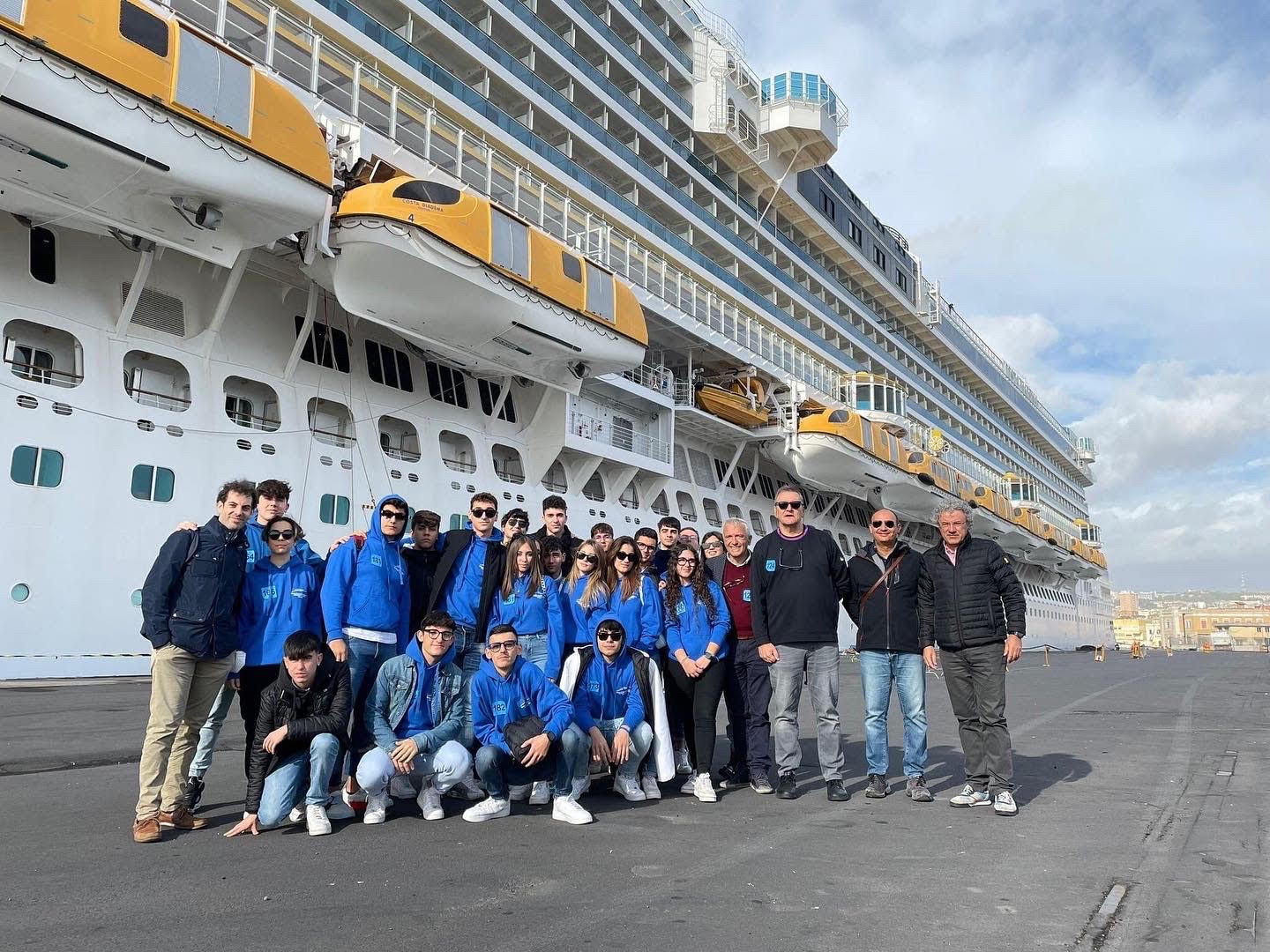 Pozzallo: due classi dell’Istituto Nautico sul ponte di comando della “Costa Diadema”