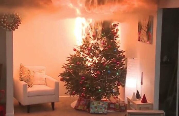 Avola: corto circuito alle luci dell’albero di Natale, a fuoco una casa in via Giordano, salvi i due occupanti
