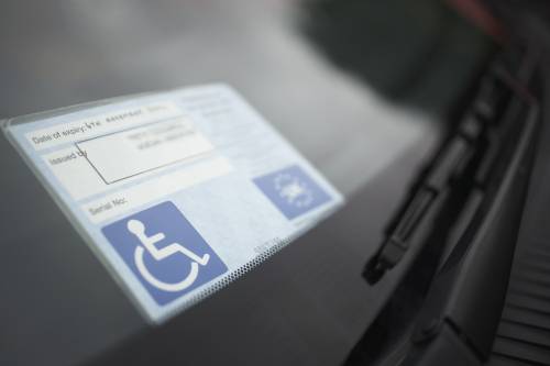 Scicli: utilizzava il contrassegno della madre morta per parcheggiare  nelle strisce blu