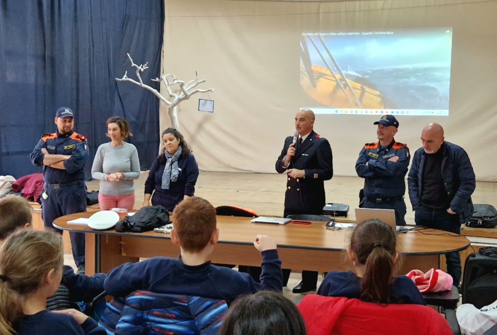 All’Istituto Filippo Traina di Vittoria gli alunni hanno incontrato la Guardia Costiera