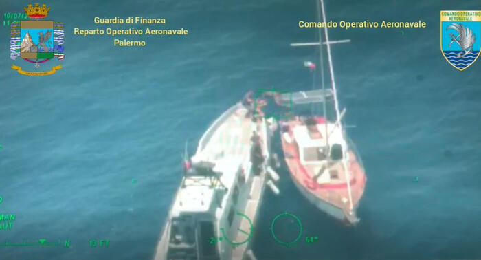 Migranti: 48 su un veliero soccorsi e sbarcati a Pozzallo