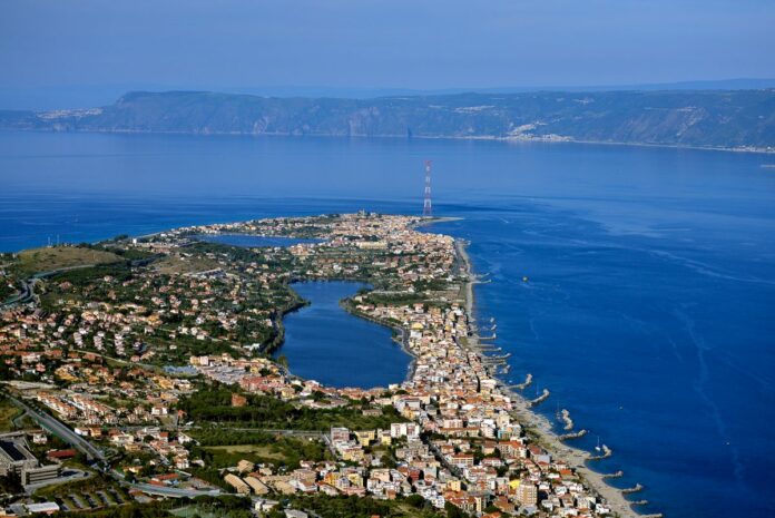 Il Ponte sullo Stretto e la doppia partita tra Ue e “Modello Genova”. Ma prima i finanziamenti