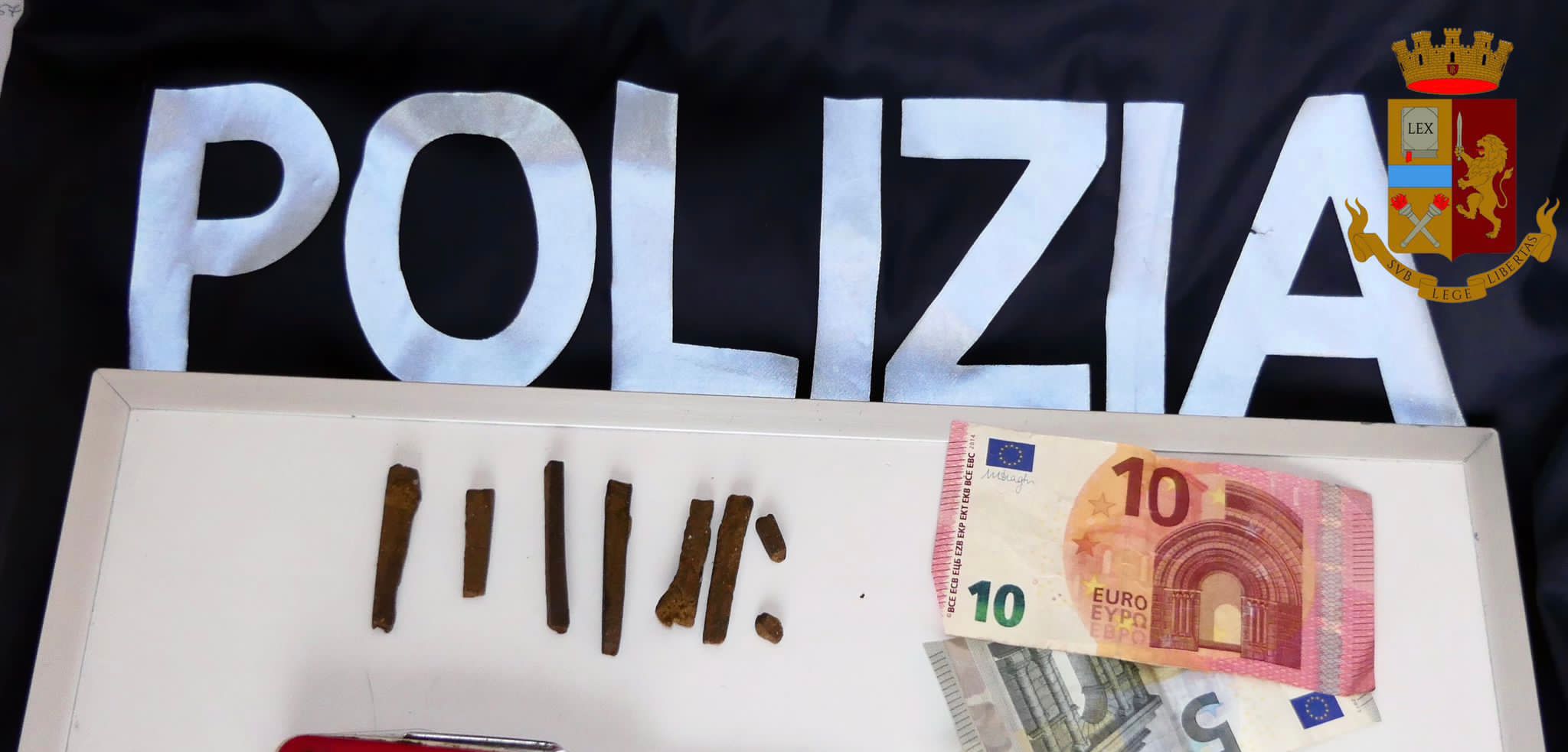 Spacciatore di nazionalità marocchina arrestato dalla polizia in piazza Manin a Vittoria