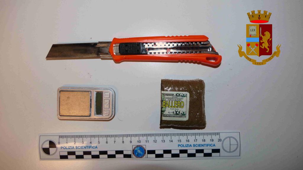 Con la droga nello zaino, arrestato extracomunitario vicino Piazza Manin a Vittoria