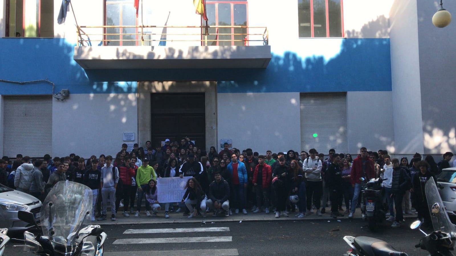 Protestano gli studenti del professionale “Marconi” di Vittoria: laboratori chiusi