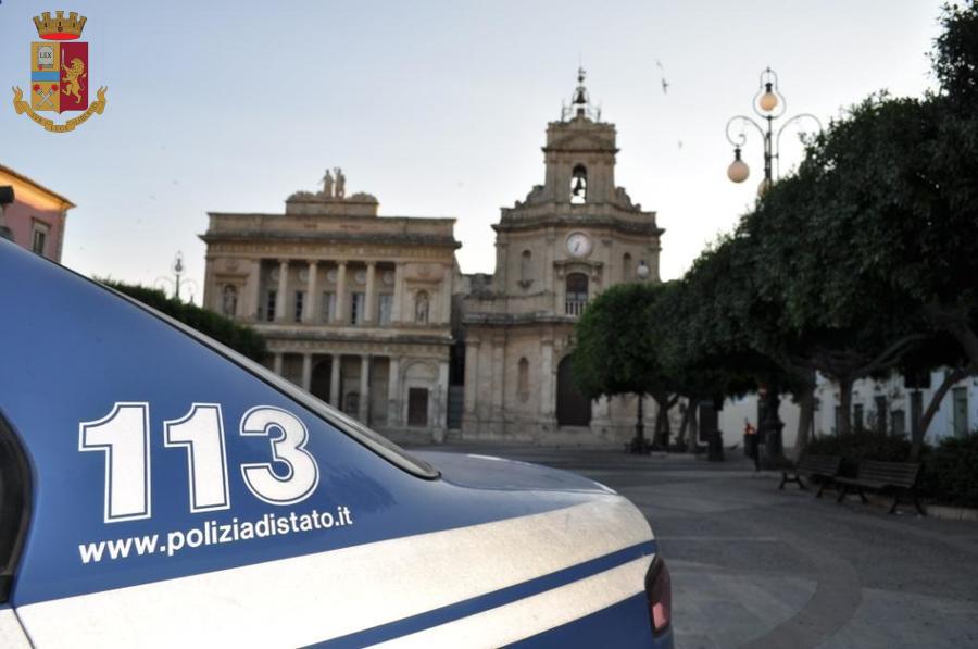 Vittoria: perseguita la sua ex dopo la fine della relazione, posto ai domiciliari con l’obbligo di braccialetto