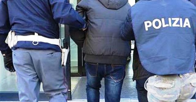 Modica: extracomunitario aggredisce due poliziotti in Corso Umberto, arrestato