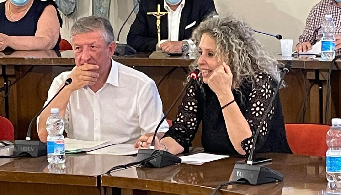 Ispica, è crisi a palazzo Bruno. La Vice di Leontini Lucia Franzò si dimette e critica il Sindaco sulla rimodulazione delle deleghe