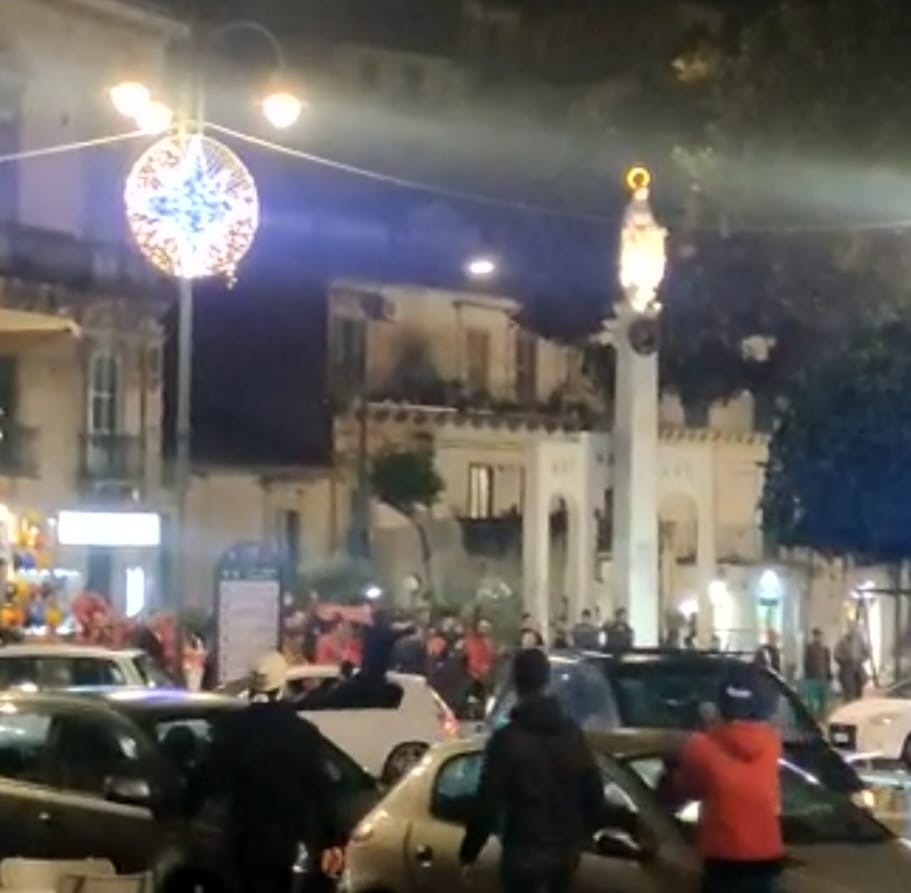 Mondiali: per il Marocco la favola continua, a Modica la comunità magrebina fa festa sotto la pioggia