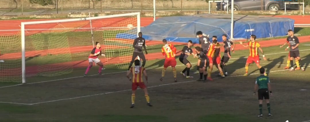 S. Croce rimaneggiato resiste quasi un tempo alla capolista, ma al “D’Alcontres” è costretto alla resa