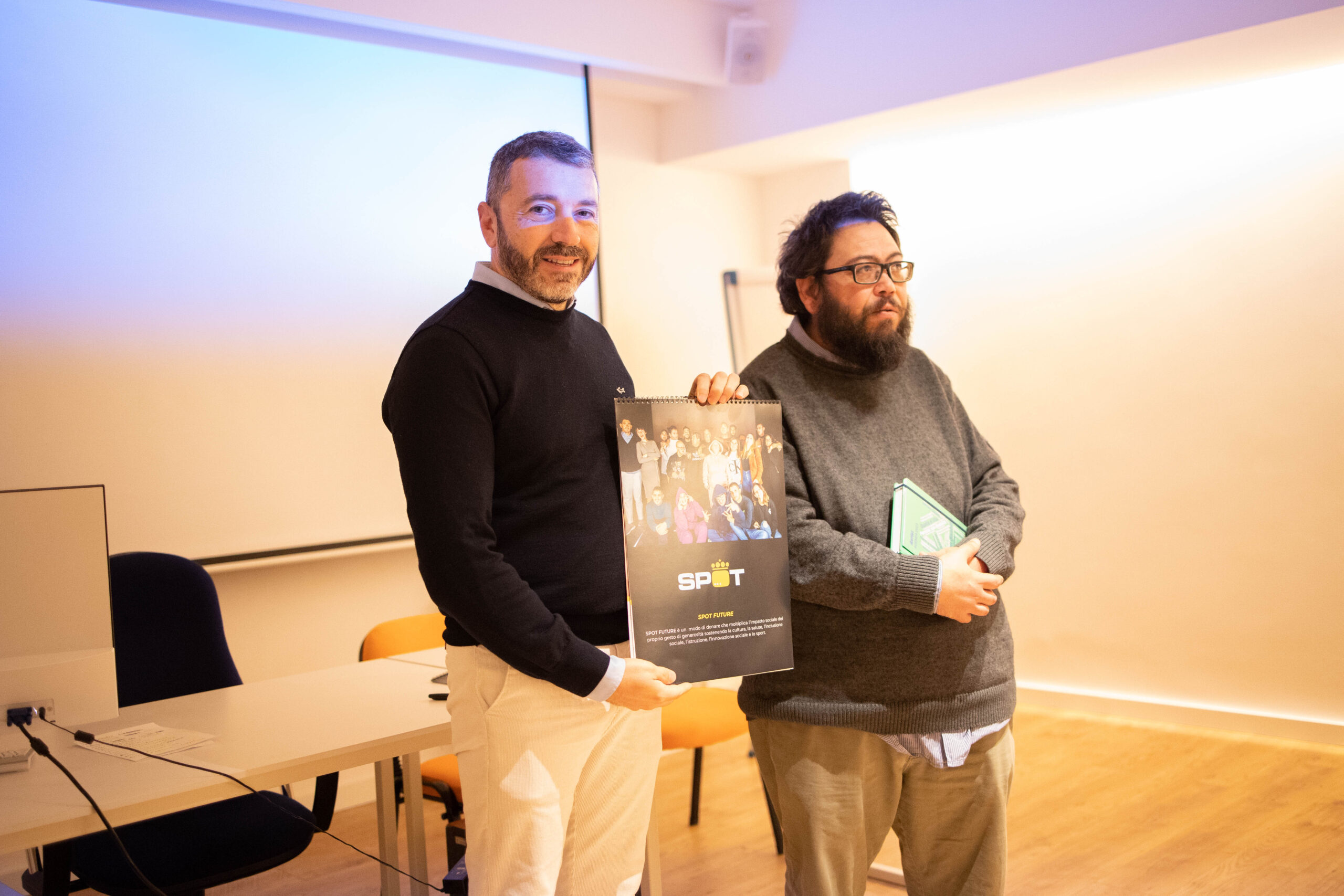 Modica: presentato il calendario Anffas 2023 realizzato dal Gruppo Zacco. Protagonisti i ragazzi dell’associazione