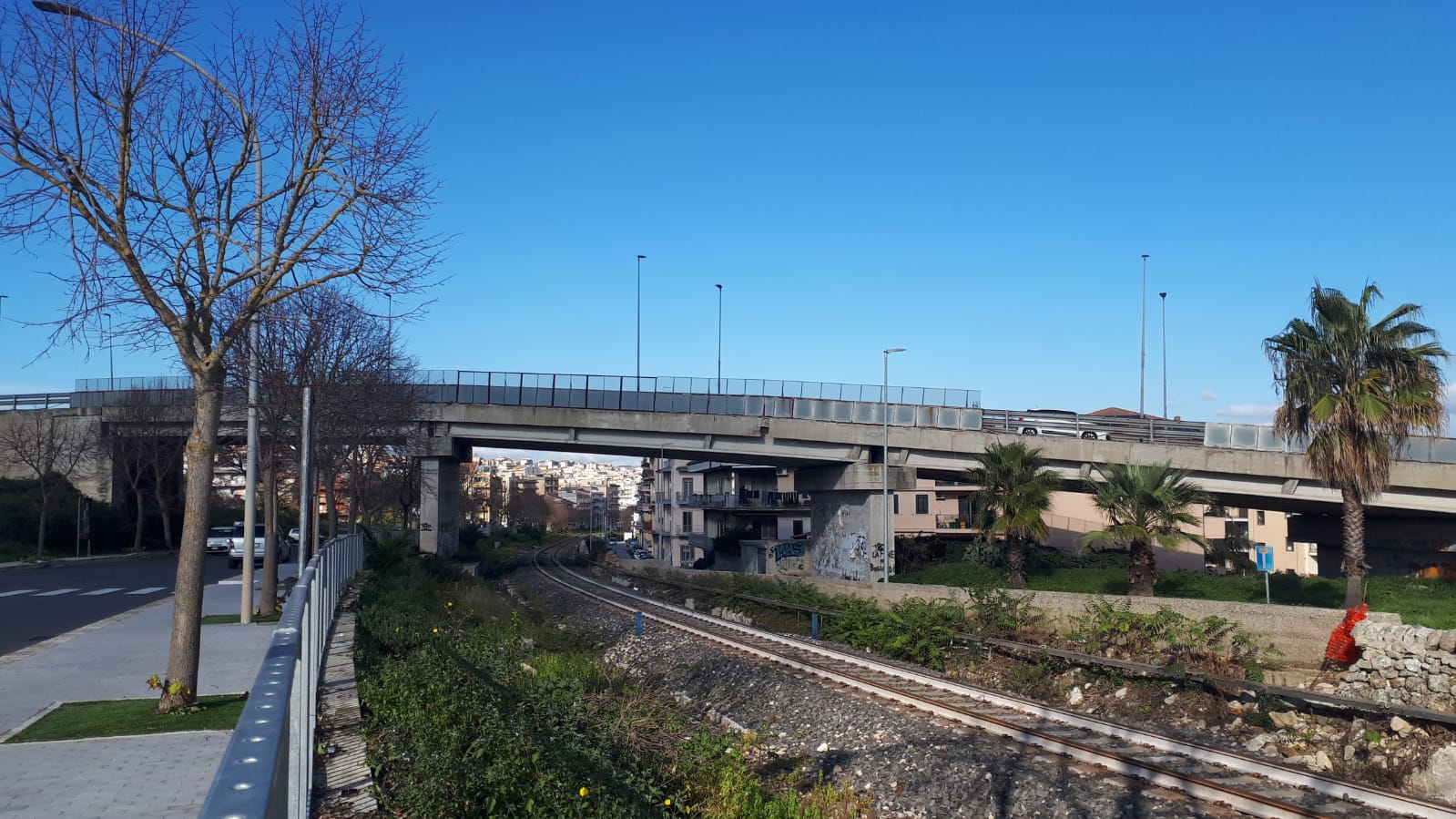 Ragusa: 50 mt di rete salverebbe la vita ai ragazzi che attraversano i binari da Viale Colajianni a Via Zama