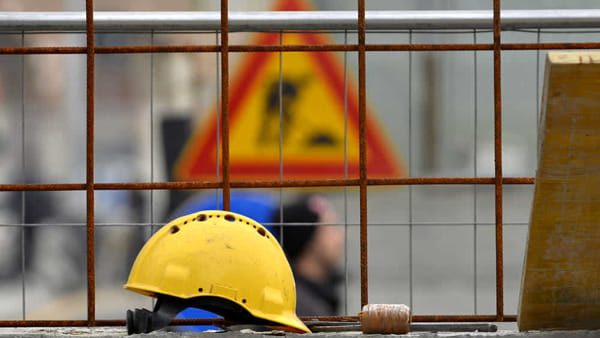 Topo da cantiere arrestato dalla polizia a Vittoria: aveva rubato delle pedane in ferro
