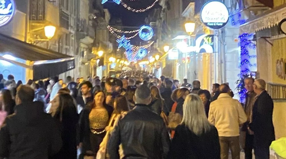 Migliaia di persone alla Notte Bianca di Vittoria: soddisfazione di Confcommercio