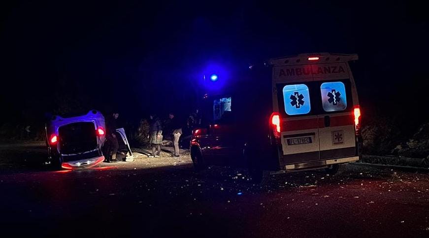 Modica: Incidente stradale autonomo in contrada Nacalino, auto si capovolge, ferita una donna