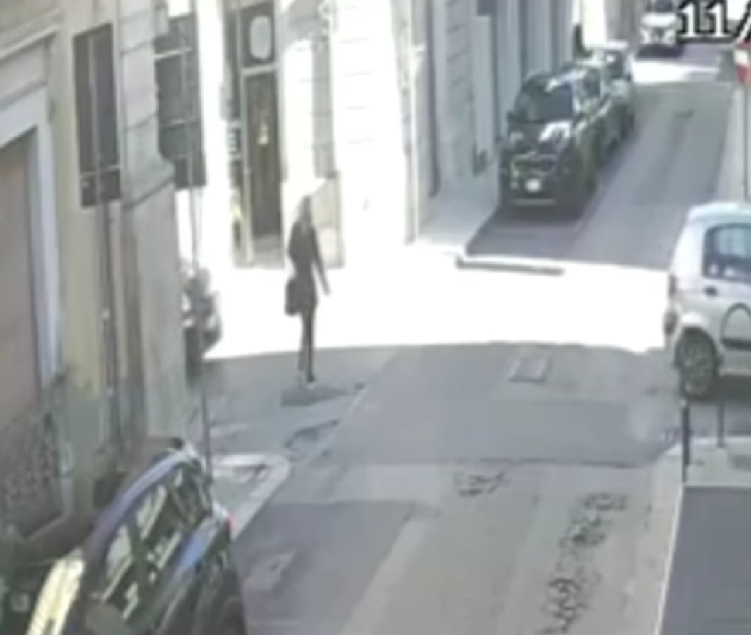 Vittoria: Incidente stradale in città, pedone investito da una macchina mentre attraversava, non è grave