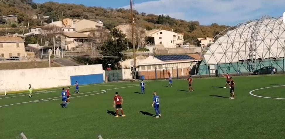 Il Vittoria in dieci espugna Vizzini, un gol di Conteh vale tre punti importanti per la “scalata” biancorossa
