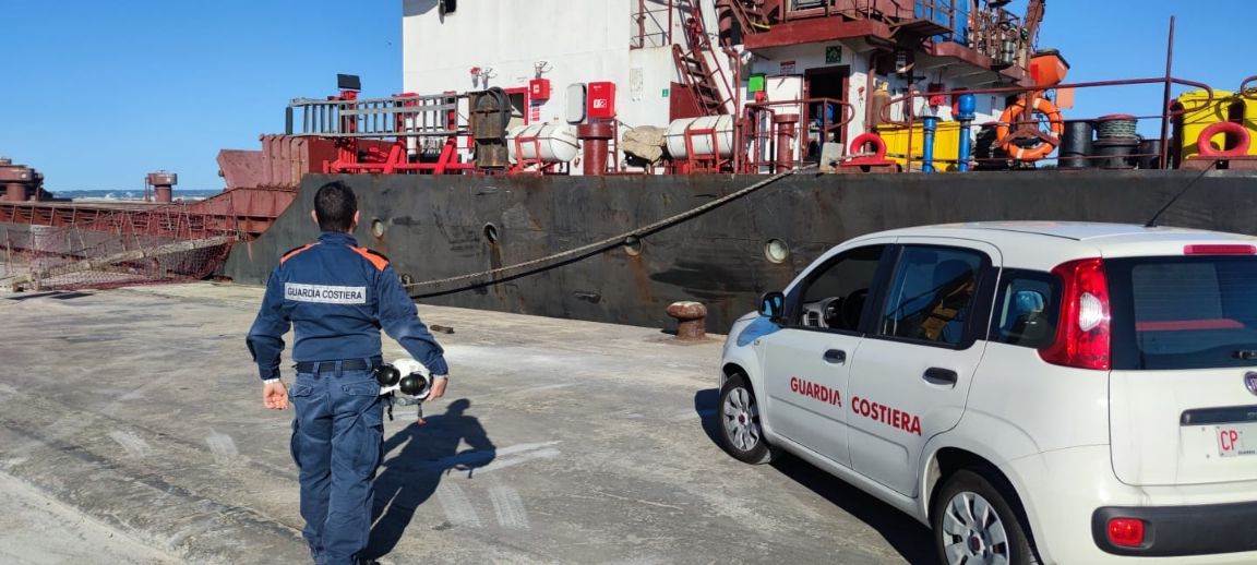 Condizioni di sicurezza sul lavoro deficitarie, mercantile tunisino bloccato al Porto di Pozzallo
