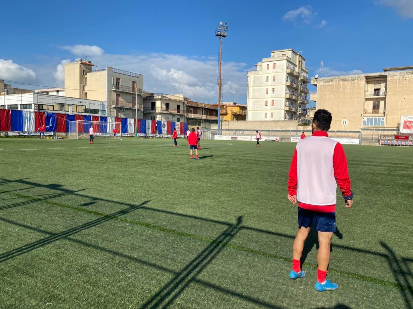 Il Modica Calcio ospita il fanalino Acicatena, per i “tigrotti” vietato sbagliare, al “Barone” esordio in panchina di Pino Rigoli
