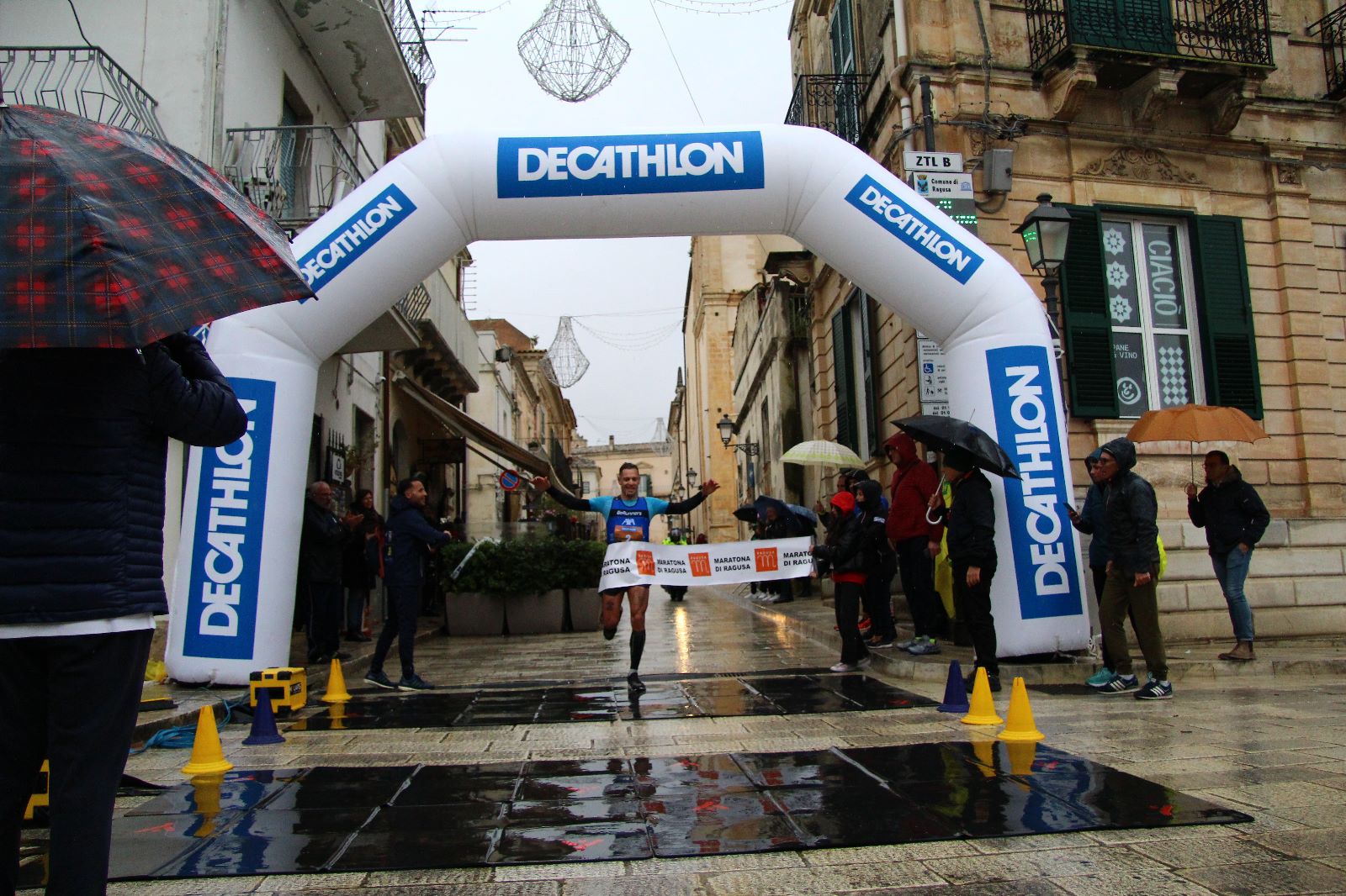 Il forlivese Lorenzo Lotti ha vinto la 18esima edizione della maratona di Ragusa