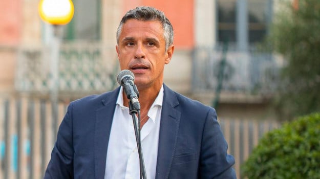 Vittoria: il senatore Sallemi torna sull’esclusione dai finanziamenti per il Mercato e attacca duramente il sindaco Aiello