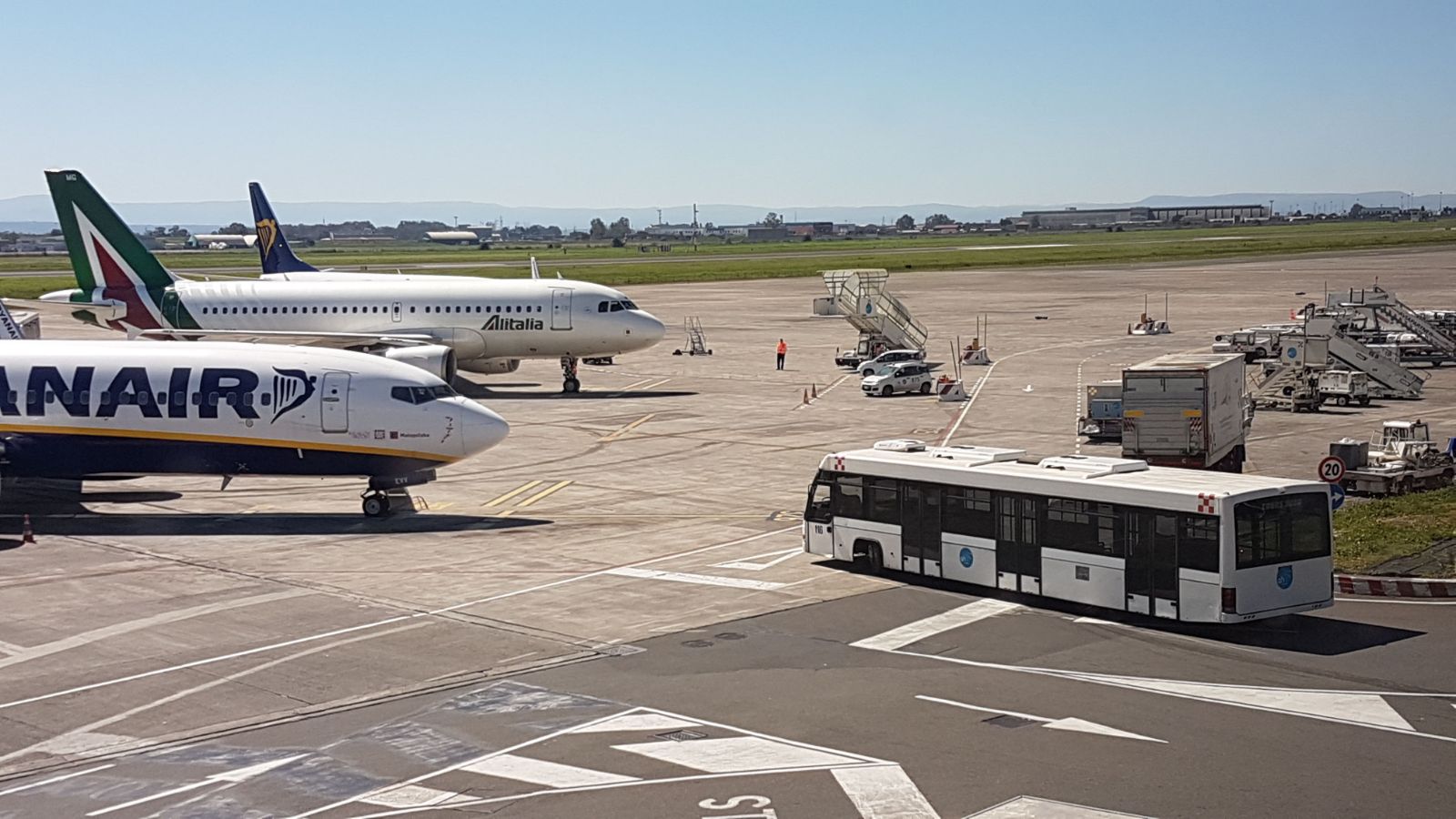 Catania: problema al carrello nell’atterraggio, areo si schianta sulla pista, nessun ferito e operazioni di volo interrotte