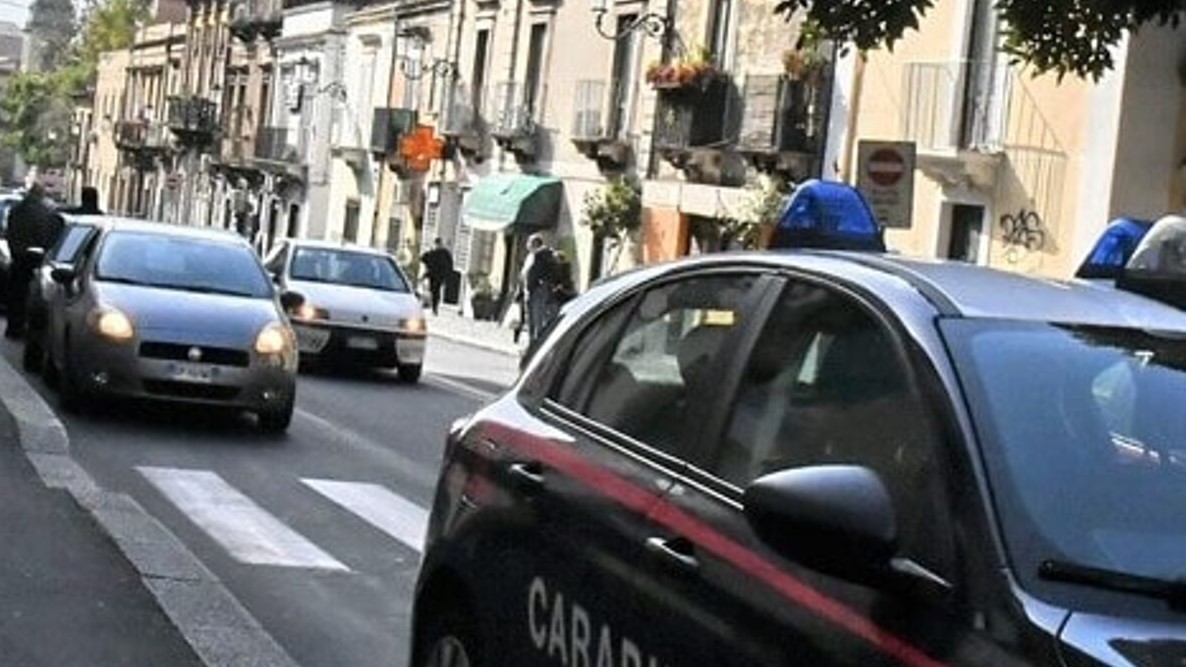 Ladra ragusana in trasferta a Catania, ruba due profumi in un grande magazzino di via Etnea, arrestata