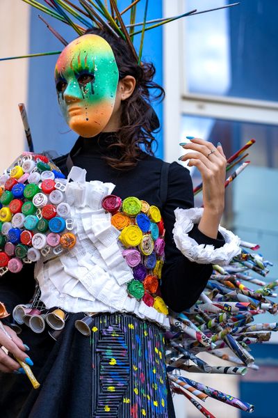 Tre studentesse del Liceo Artistico di Comiso ad Abu Dhabi grazie alla loro creatività green
