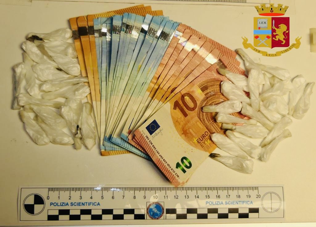 Cocaina e soldi, spacciatore in Panda arrestato nel quartiere Forcone a Vittoria