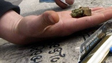Vittoria: sottoposto all’obbligo di firma si presenta in commissariato con hashish e coltello in tasca, arrestato