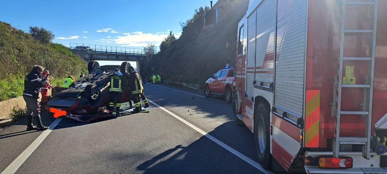 Incidente stradale sulla SS 115 Ragusa – Modica, scontro fra due auto, due feriti, intervengono i Vigili del Fuoco