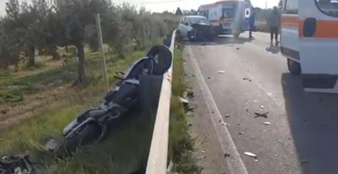 Grave incidente sulla Rosolini – Noto, scontro auto – moto, muore un vittoriese di 30 anni, in gravi condizioni una donna