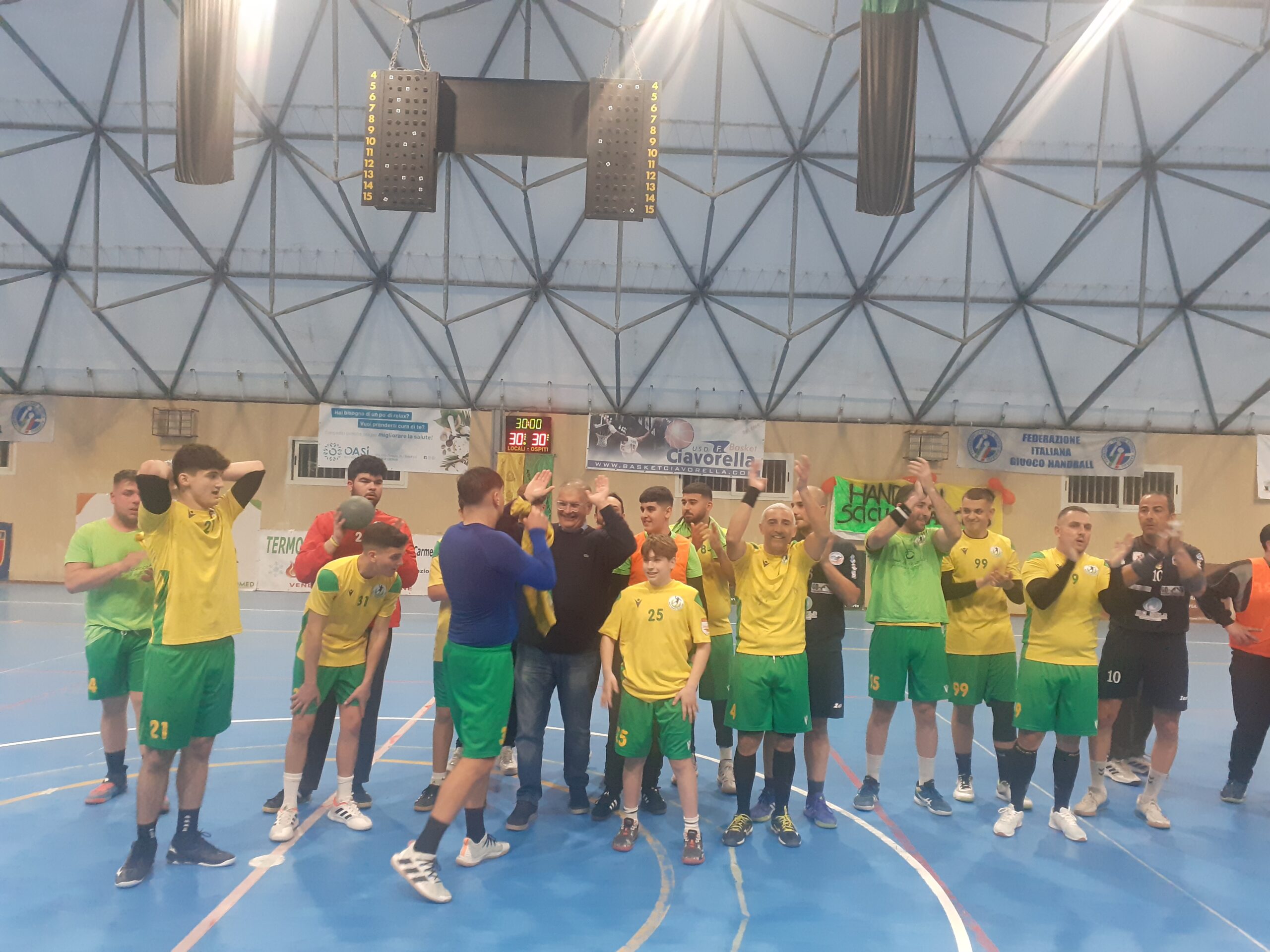 Pallamano: in serie B finisce senza vincitori lo scontro al vertice del “PalaJungi” tra Handball Scicli e Mascalucia