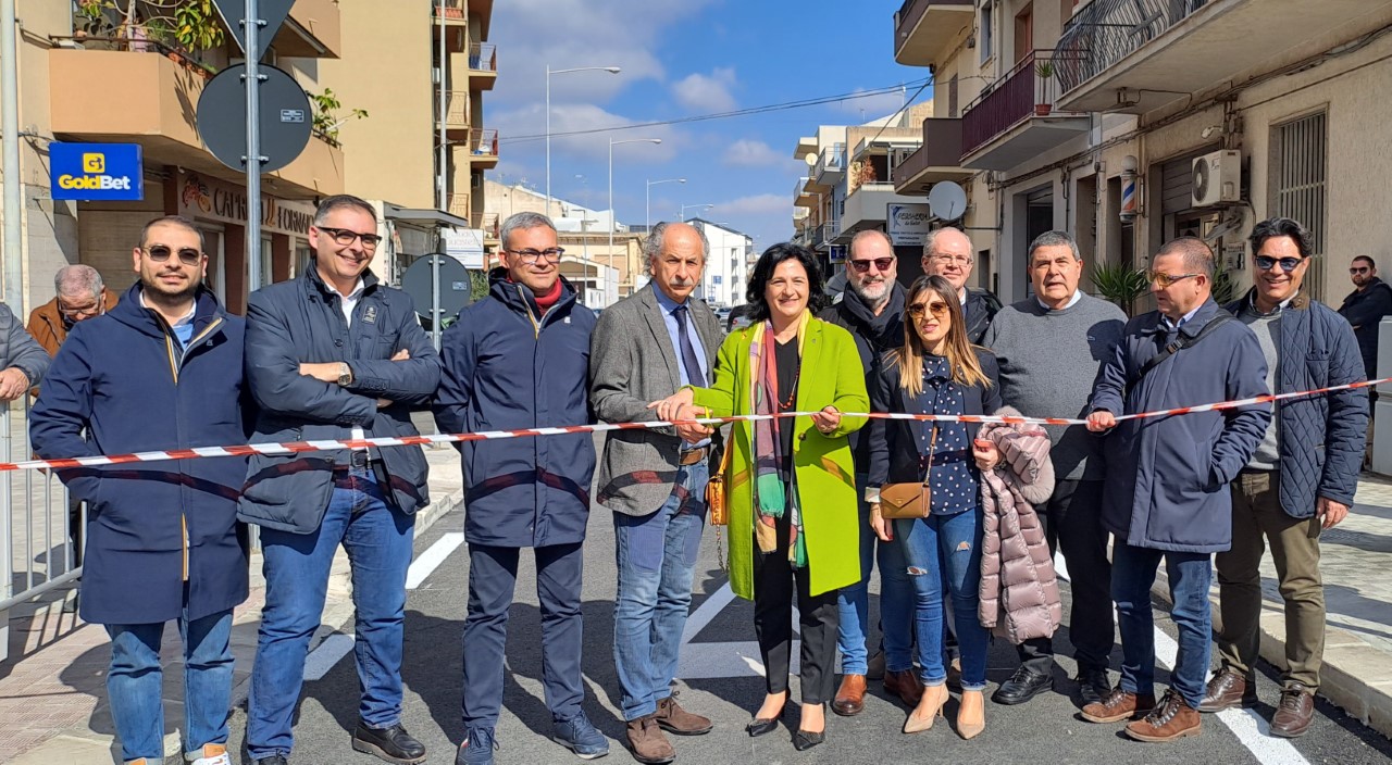 Consegnata a Comiso la nuova rotonda di Corso Ho Chi Min per una viabilità più sicura