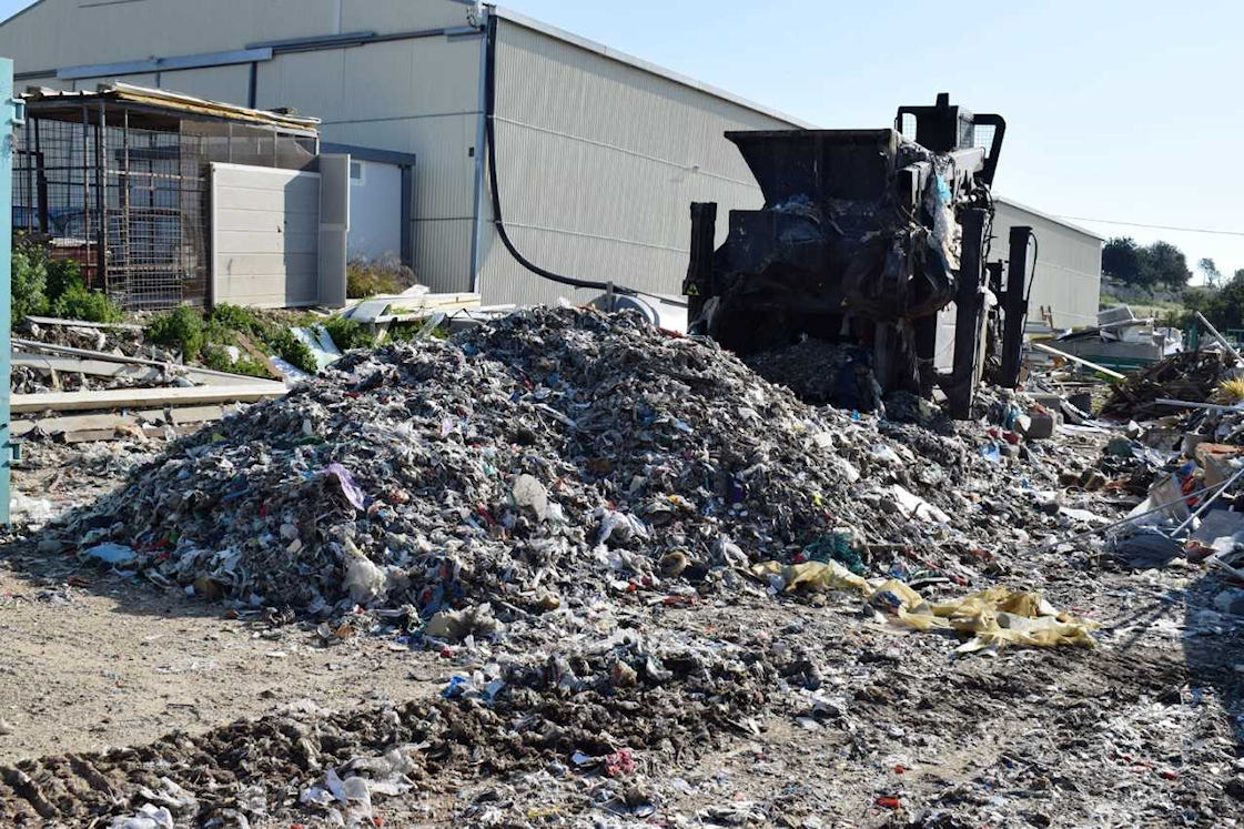 Scicli: raccolta e stoccaggio di rifiuti speciali in contrada Gurgazzi, area sequestrata e imprenditore deferito