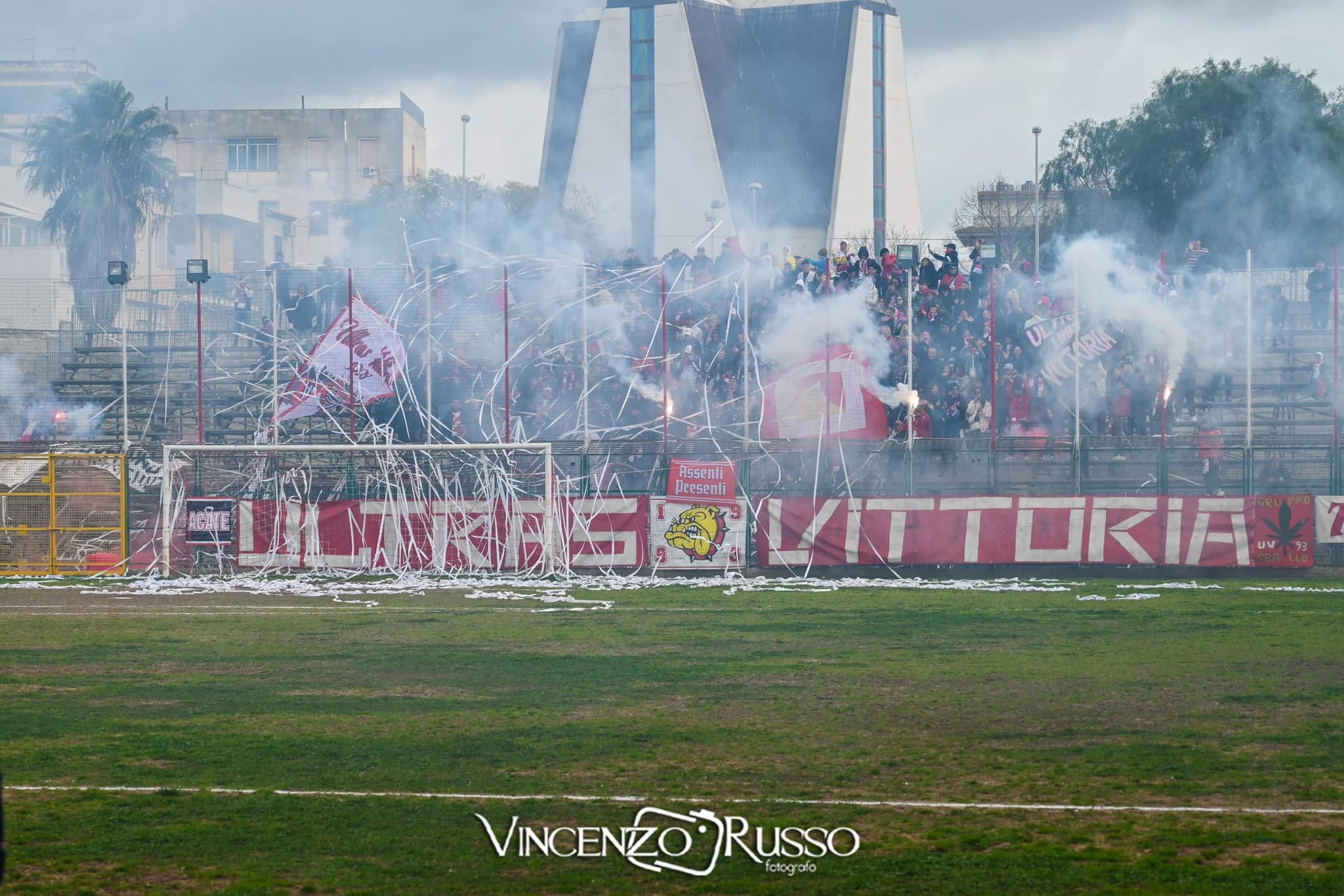 Calcio: mano pesante del giudice sportivo sul Vittoria FC, mille euro di multa e due gare a porte chiuse per i biancorossi